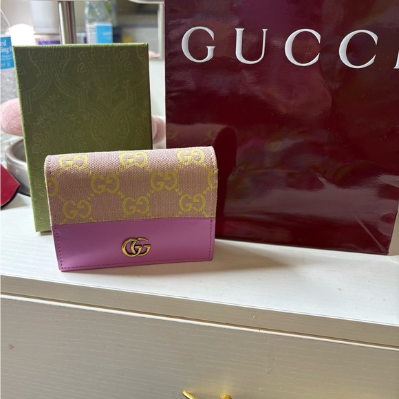 💜GUCCI💜 RARE Moire Calfskin Monogram Bi-Fold Card Case Lilac Yellow - Picture 2 of 10
